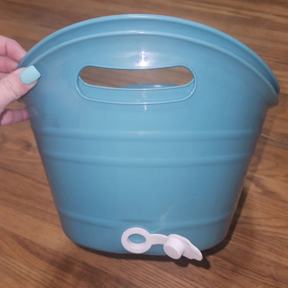 Set of 2 Beverage Tubs blue with handles and white plug to drain melted ice NEW